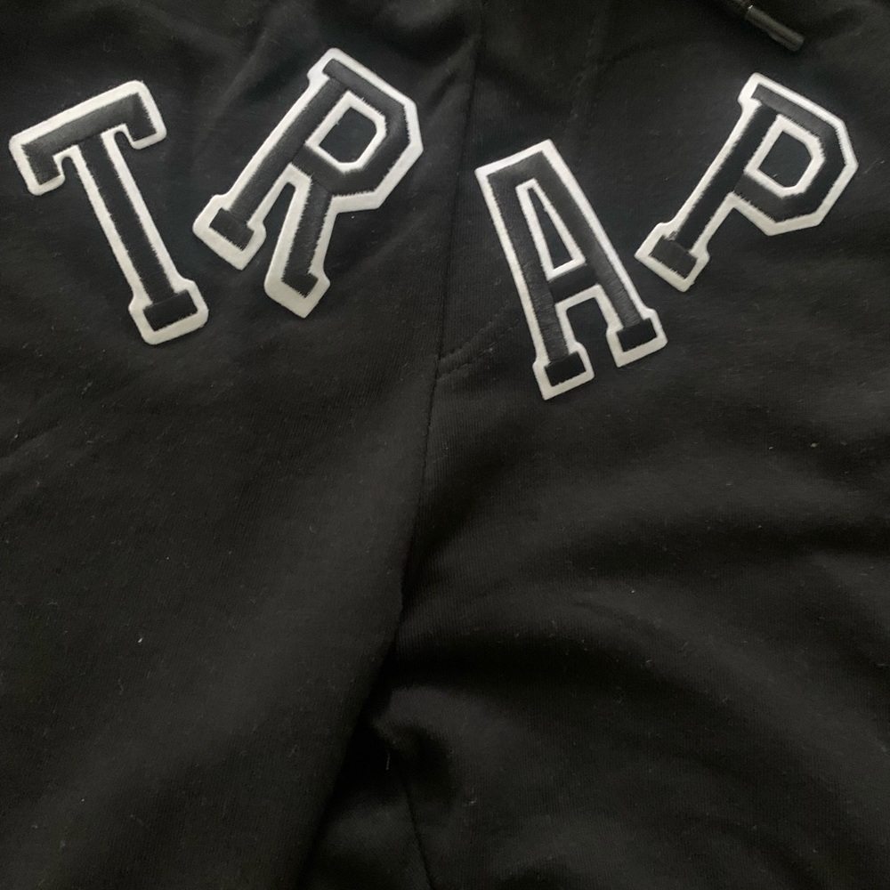 TRAP ⭐️SHORTS - Picture 3 of 5